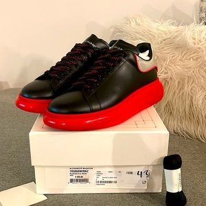 100% authentic Alexander McQueen’s sneakers oversized black silver red 😎🔥